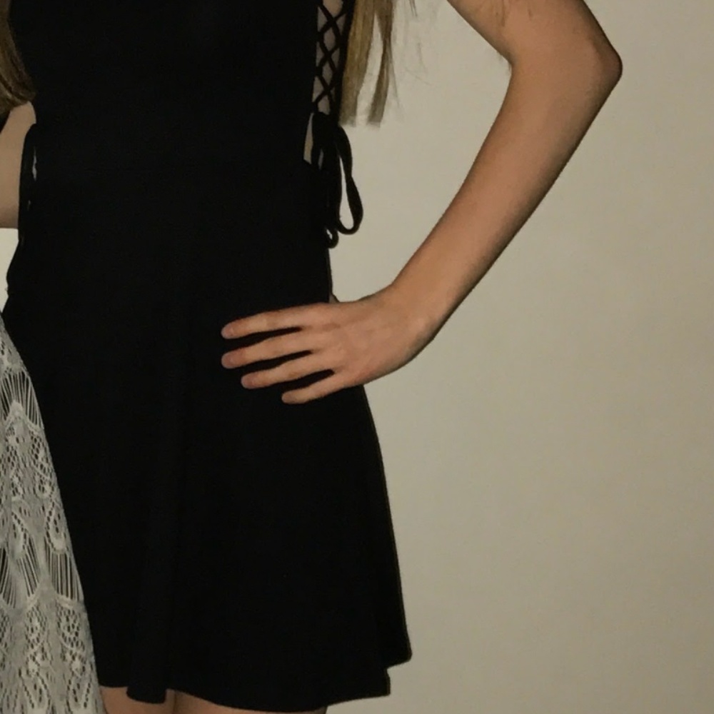 Dress - Picture 3 of 3